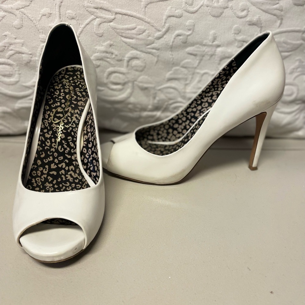Jessica Simpson Saras white patent peep-toe heels. - Picture 4 of 8